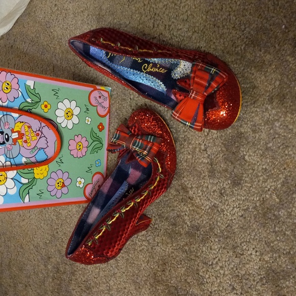 new WRAPPED UP PRETTY Christmas Heels, Size 41, US 11, brandnew RED - Picture 5 of 16